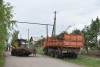 Сотрудники МУП «ЖКХ» п. Михайловский с помощью техники проводят работы по уборке и вывозу накопившегося мусора с территории поселка.