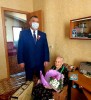 В преддверии Дня Победы Глава муниципального образования п. Михайловский Алексей Романов поздравил на дому и вручил подарки труженице тыла Прилепской М. П. и подростку войны Лазаревич А. А..