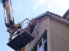 Сотрудники МУП «ЖКХ» п. Михайловский устранили недостатки подшивки карниза крыши дома №8 микрорайона Солнечный.