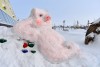 Символ года разместился у входа бассейна "Дельфин"